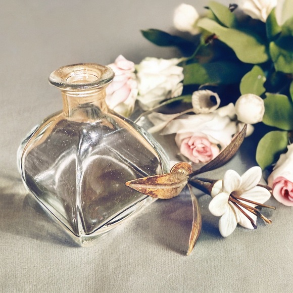 [ 2 FOR $40 ] GLASS BOTTLE WITH METAL & CERAMIC FLOWER BOTTLE STOPPER - Picture 13 of 13